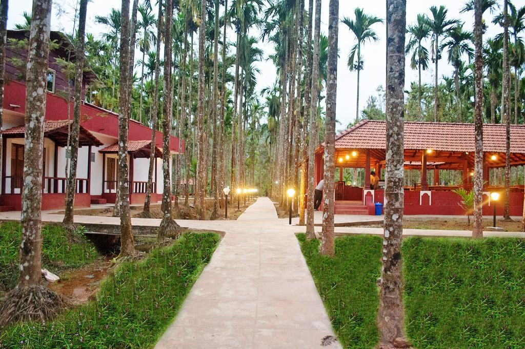 La Flora Prakruth Resort Coorg Мадикери Екстериор снимка